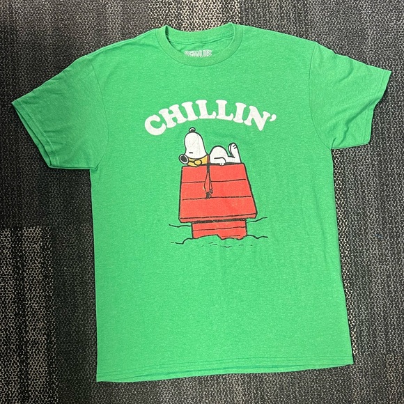 Men's Peanuts Officially Licensed Snoopy "Chillin" Graphic T-Shirt Size- Medium - Picture 1 of 7